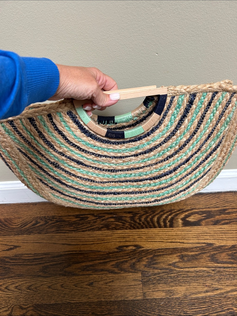 Shiraleah Straw Semi-Circle Clutch with Navy and Mint Stripes - Picture 4 of 4